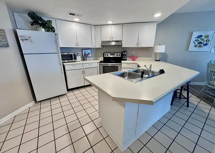 Getaway! 2br | Pool | Walk To | Pet Friendly Gulf Shores