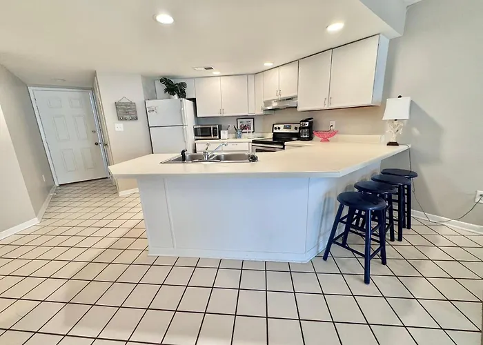 Getaway! 2br | Pool | Walk To | Pet Friendly * Gulf Shores