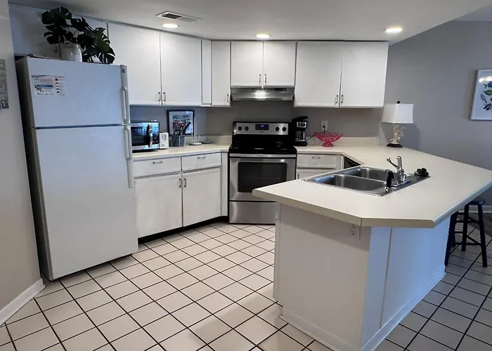 Getaway! 2br | Pool | Walk To | Pet Friendly * Gulf Shores