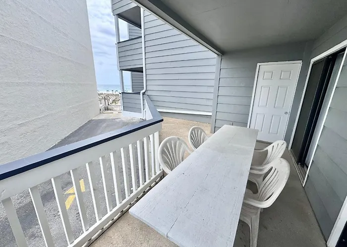 Getaway! 2br | Pool | Walk To | Pet Friendly Gulf Shores