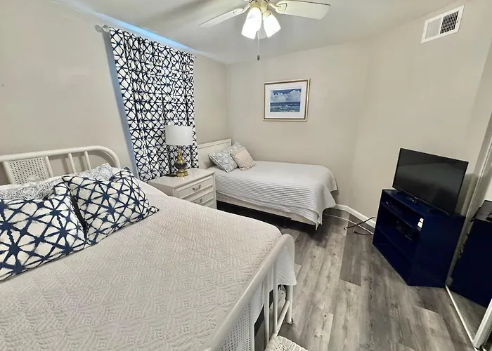 Getaway! 2br | Pool | Walk To | Pet Friendly * Gulf Shores