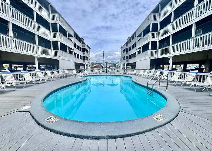 Getaway! 2br | Pool | Walk To | Pet Friendly *